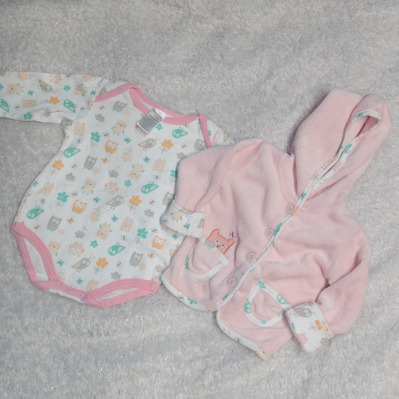 5 for $10 Little Beginnings Longsleeve Onsie &
Plush Button Up Sweater 6-9 - Picture 3 of 4